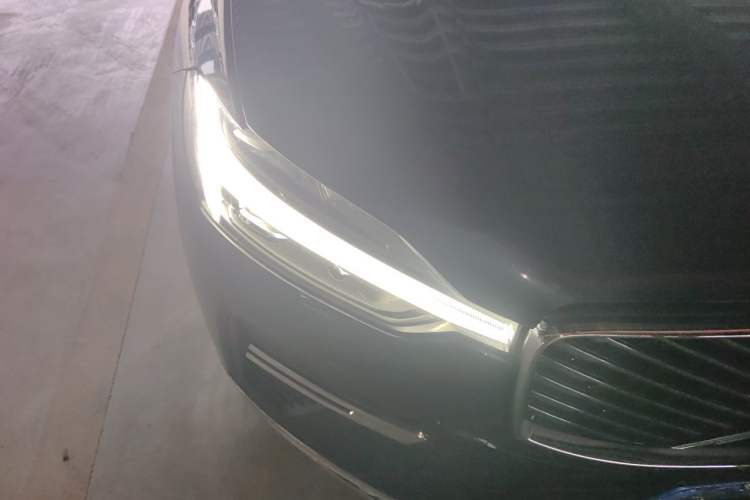Used Volvo XC60 2025 B5 Four-Wheel Drive Smart & Advanced Luxury Edition Right Front Headlight