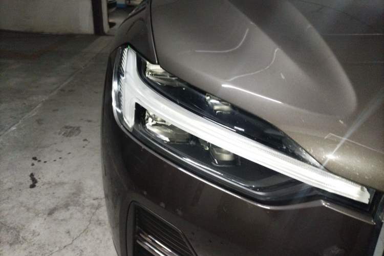 Used Volvo XC60 2025 B5 Four-Wheel Drive Smart & Advanced Luxury Edition Right Front Headlight
