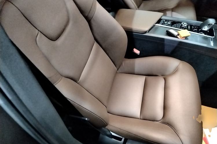 Used Volvo XC60 2025 B5 4x4 Smart Luxury Edition Right Front Seat