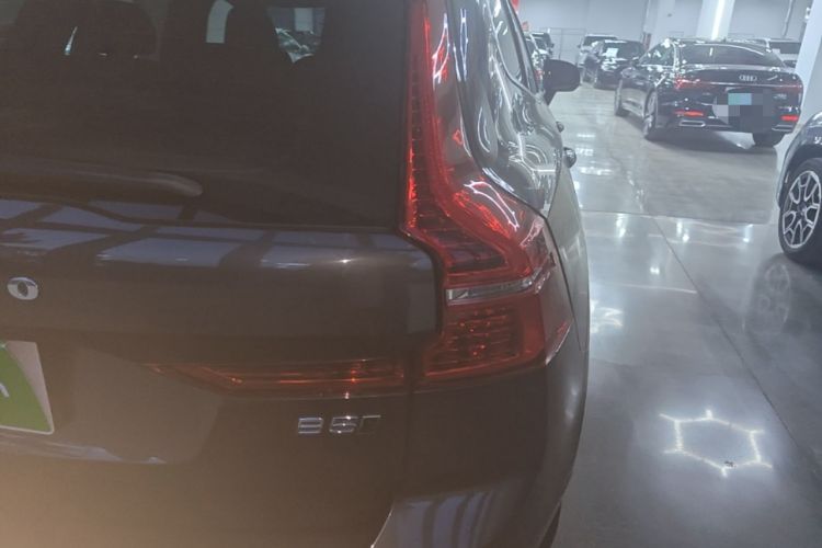 Used Volvo XC60 2025 B5 Four-Wheel Drive Smart & Advanced Luxury Edition Right Rear Taillight