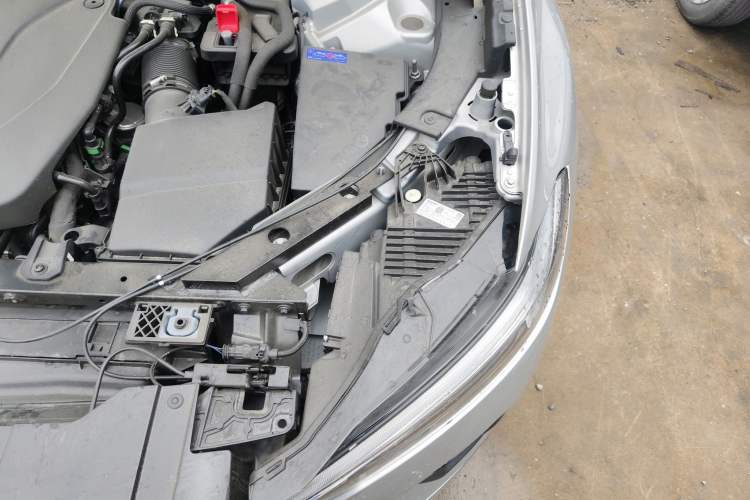 Used Volvo XC60 2025 B5 Four-Wheel Drive Smart & Advanced Luxury Edition Engine Bay Left