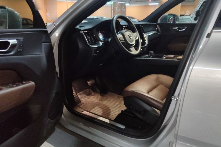 Used Volvo XC60 2025 B5 4x4 Smart Luxury Edition Driver Seat