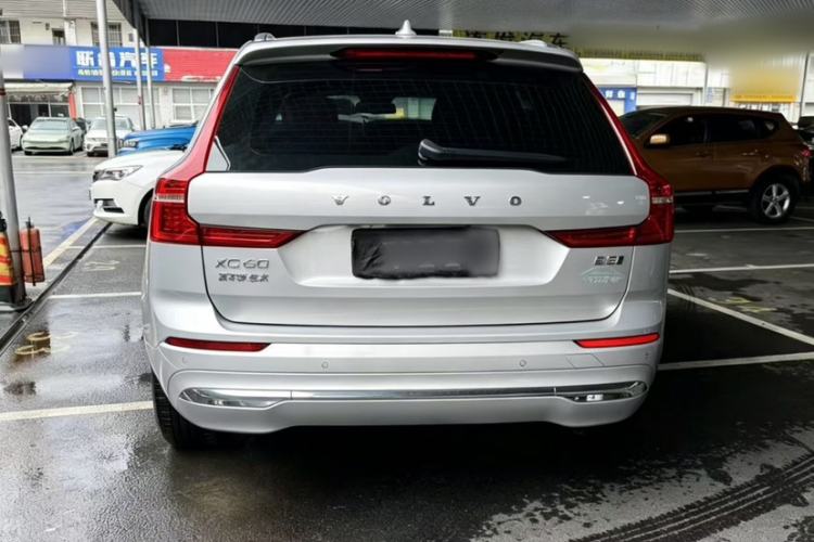 Used Volvo XC60 2025 B5 4x4 Smart Luxury Edition Exterior 4