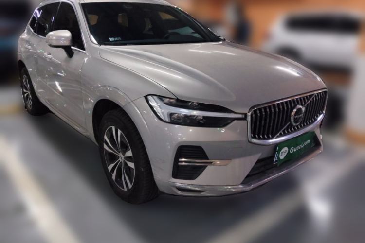 Used Volvo XC60 2025 B5 4x4 Smart Luxury Edition Front Right 45 Deg