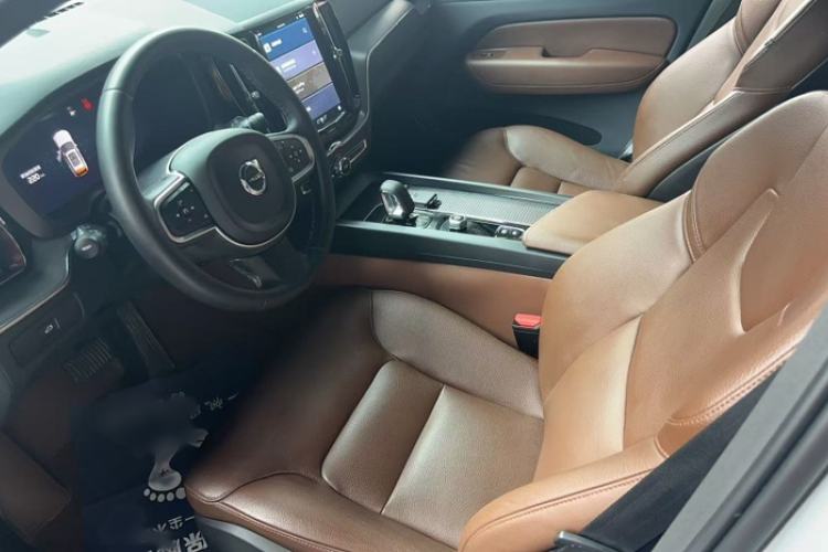Used Volvo XC60 2025 B5 4x4 Smart Luxury Edition Left Front Seat