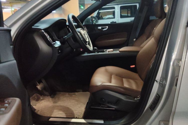 Used Volvo XC60 2025 B5 4x4 Smart Luxury Edition Left Front Seat