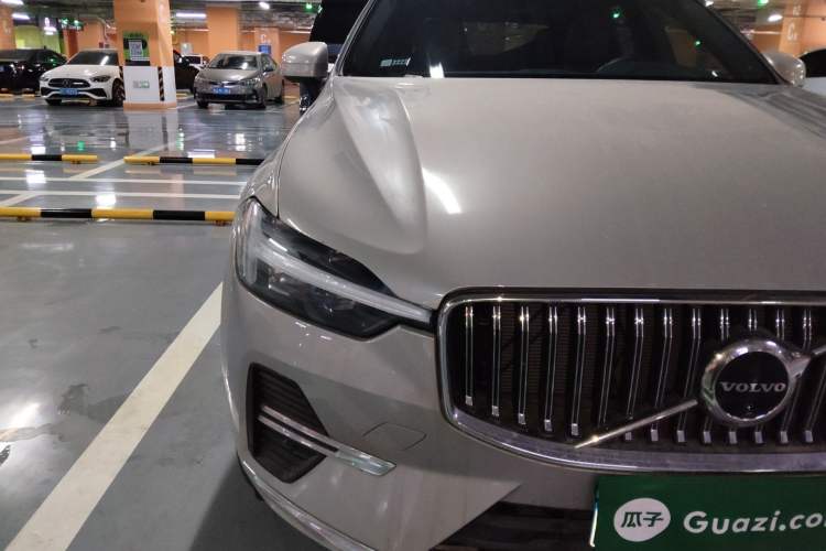Used Volvo XC60 2025 B5 4x4 Smart Luxury Edition Right Front Headlight