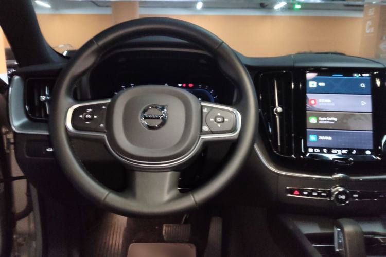 Used Volvo XC60 2025 B5 4x4 Smart Luxury Edition Steering Wheel