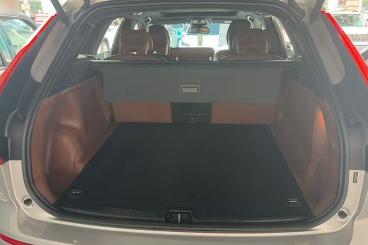 Used Volvo XC60 2025 B5 4x4 Smart Luxury Edition Trunk
