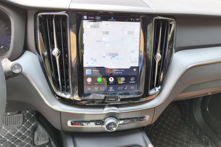 Used Volvo XC60 2025 B5 4x4 Smart Luxury Edition Audio And AC Panel
