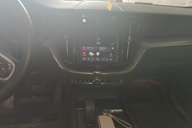 Used Volvo XC60 2025 B5 4x4 Smart Luxury Edition Audio And AC Panel