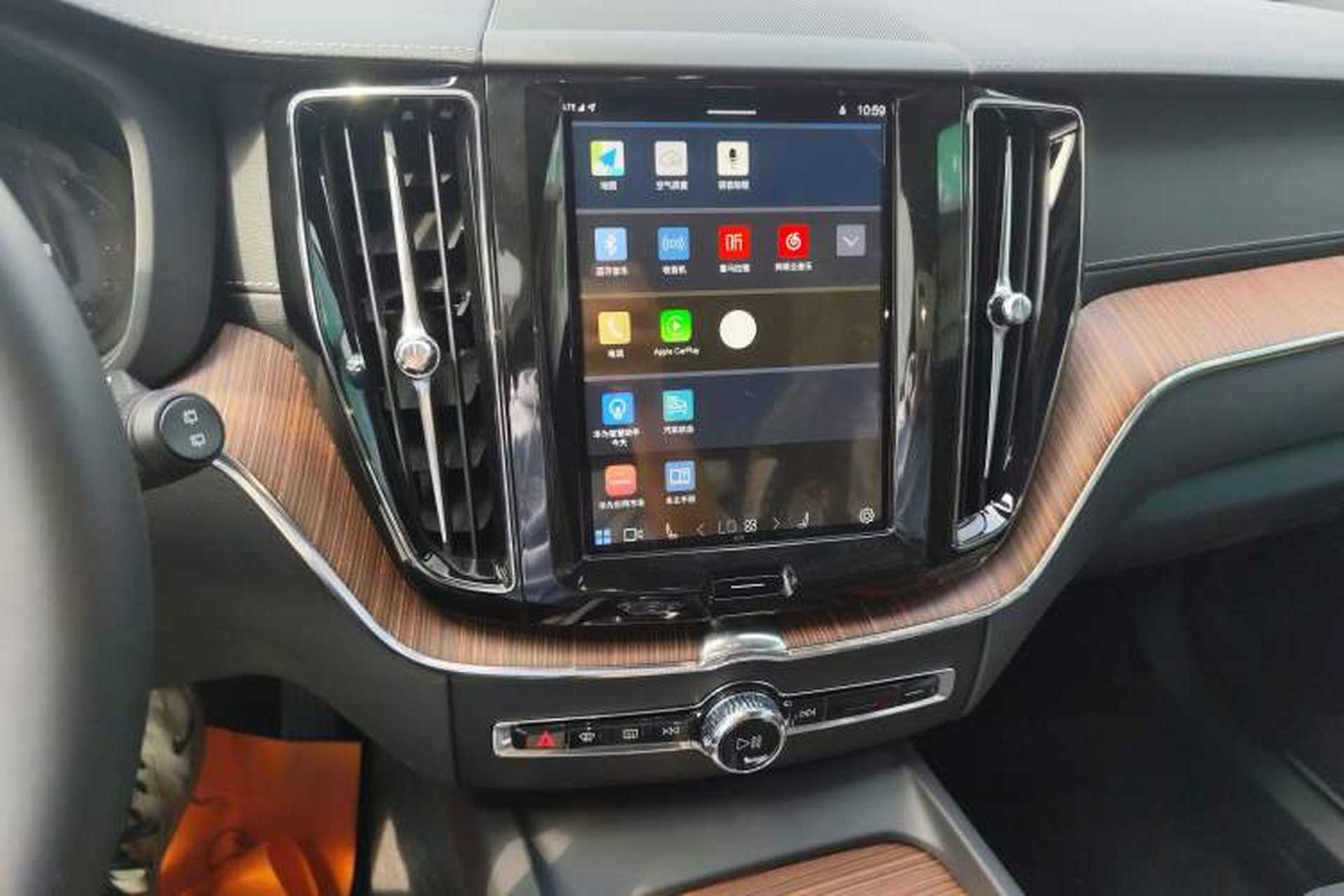 Used Volvo XC60 2025 B5 Four-Wheel Drive Smart & Advanced Luxury Edition Audio And AC Panel