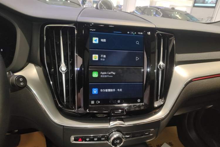 Used Volvo XC60 2025 B5 4x4 Smart Luxury Edition Audio And AC Panel