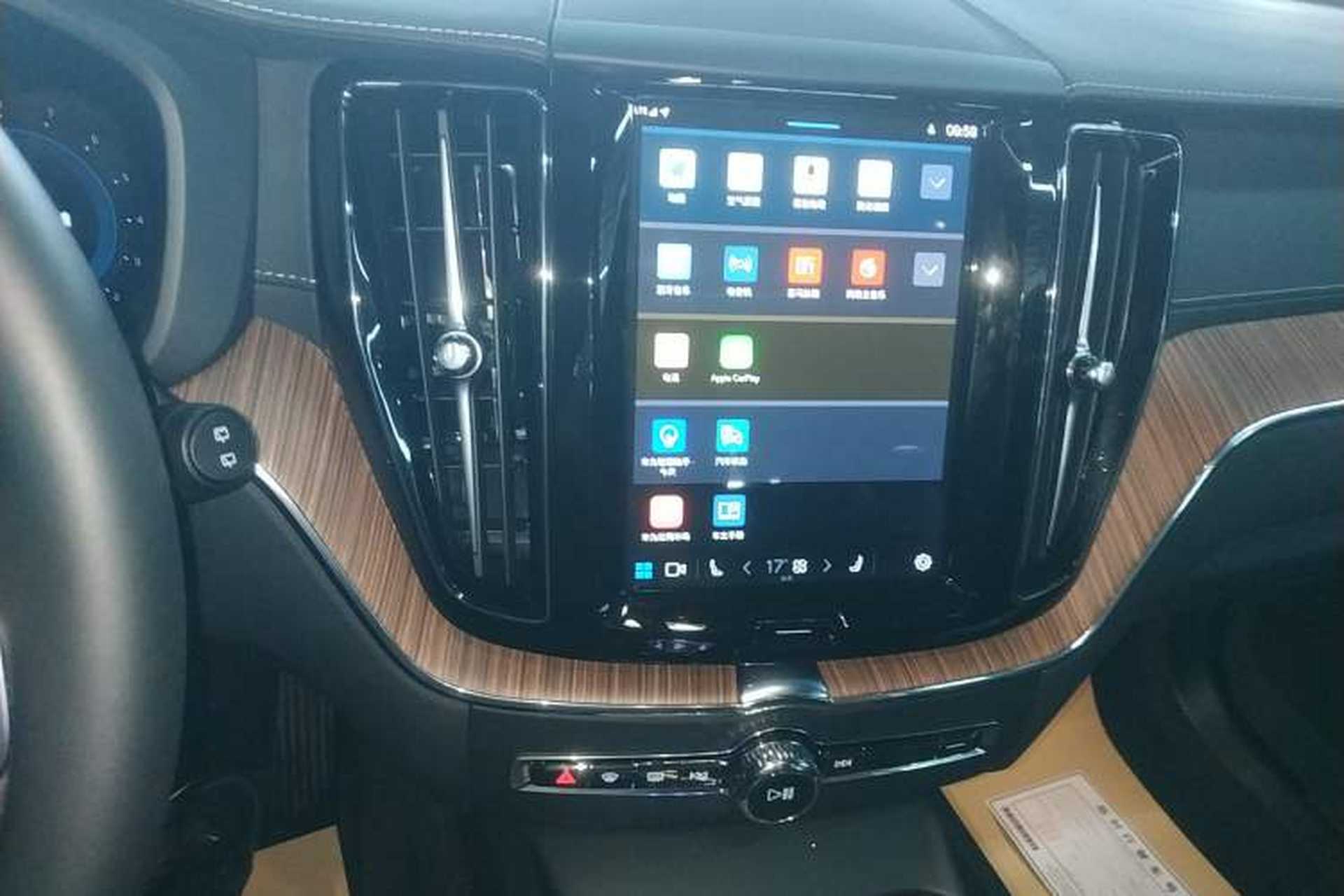 Used Volvo XC60 2025 B5 Four-Wheel Drive Smart & Advanced Luxury Edition Audio And AC Panel