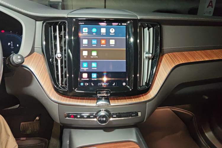 Used Volvo XC60 2025 B5 Four-Wheel Drive Smart & Advanced Luxury Edition Audio And AC Panel
