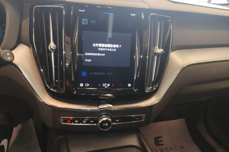 Used Volvo XC60 2025 B5 4x4 Smart Luxury Edition Audio And AC Panel