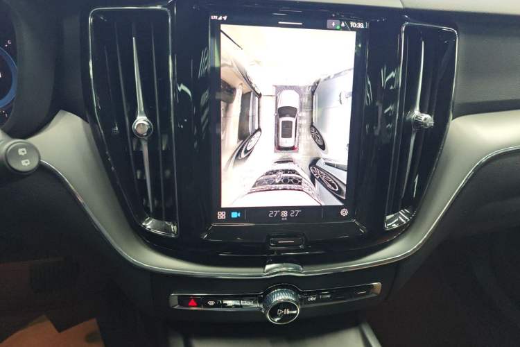 Used Volvo XC60 2025 B5 4x4 Smart Luxury Edition Audio And AC Panel