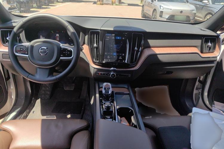Used Volvo XC60 2025 B5 Four-Wheel Drive Smart & Advanced Luxury Edition Center Console