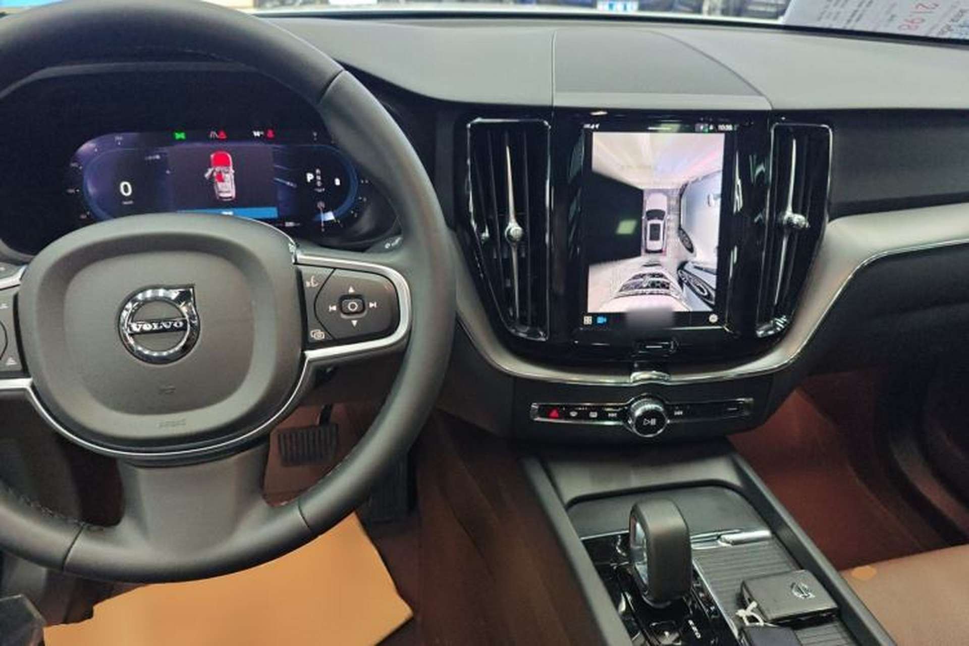 Used Volvo XC60 2025 B5 4x4 Smart Luxury Edition Center Console
