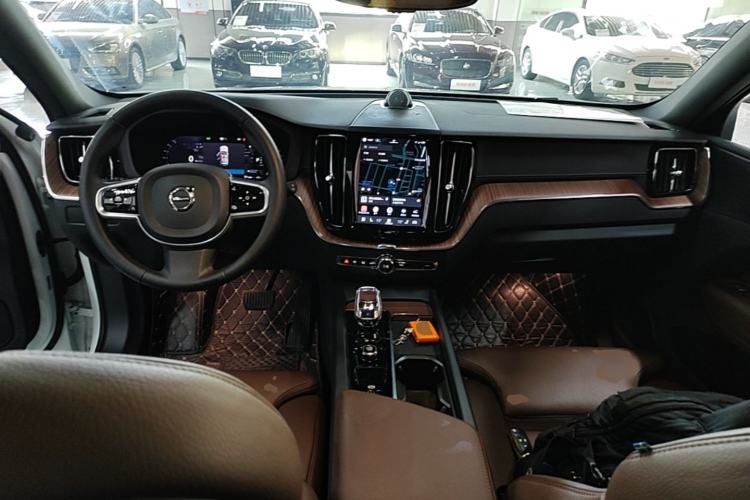Used Volvo XC60 2025 B5 Four-Wheel Drive Smart & Advanced Luxury Edition Center Console