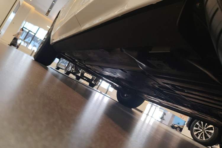 Used Volvo XC60 2025 B5 4x4 Smart Luxury Edition Chassis Rear Left