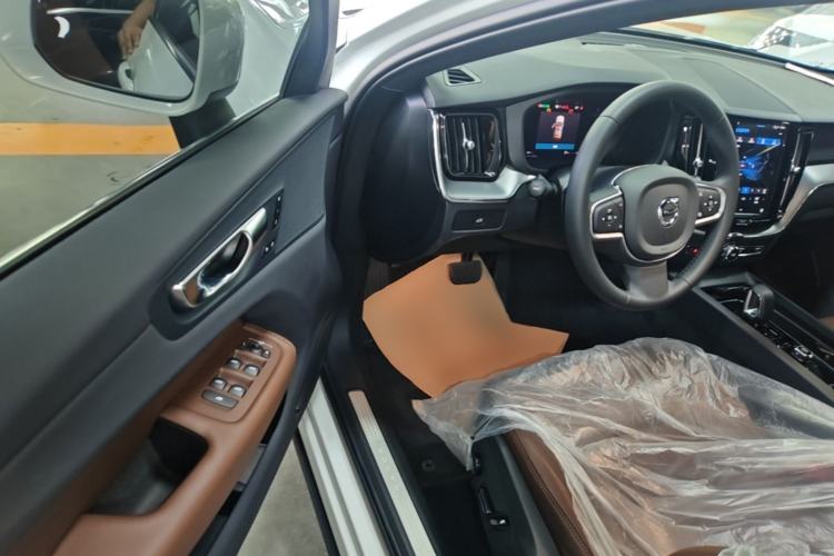 Used Volvo XC60 2025 B5 4x4 Smart Luxury Edition Driver Seat