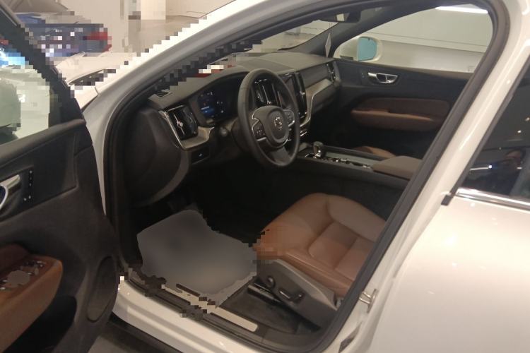 Used Volvo XC60 2025 B5 4x4 Smart Luxury Edition Driver Seat