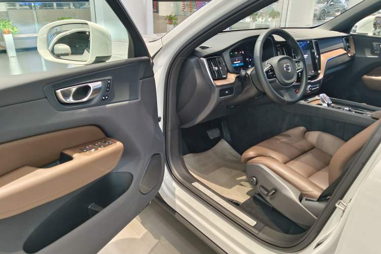 Used Volvo XC60 2025 B5 Four-Wheel Drive Smart & Advanced Luxury Edition Driver Seat