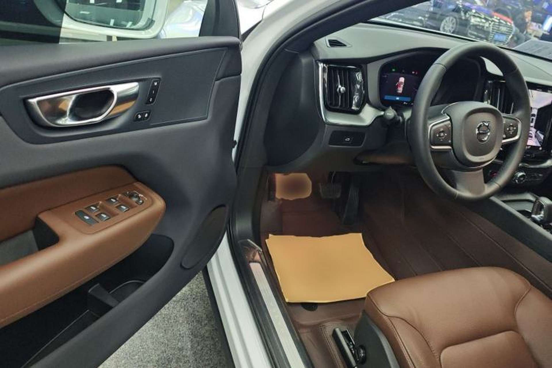 Used Volvo XC60 2025 B5 4x4 Smart Luxury Edition Driver Seat