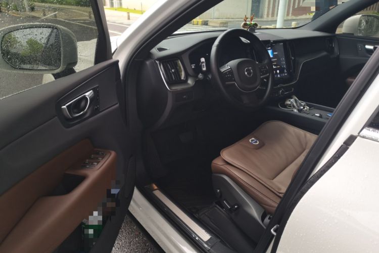 Used Volvo XC60 2025 B5 4x4 Smart Luxury Edition Driver Seat