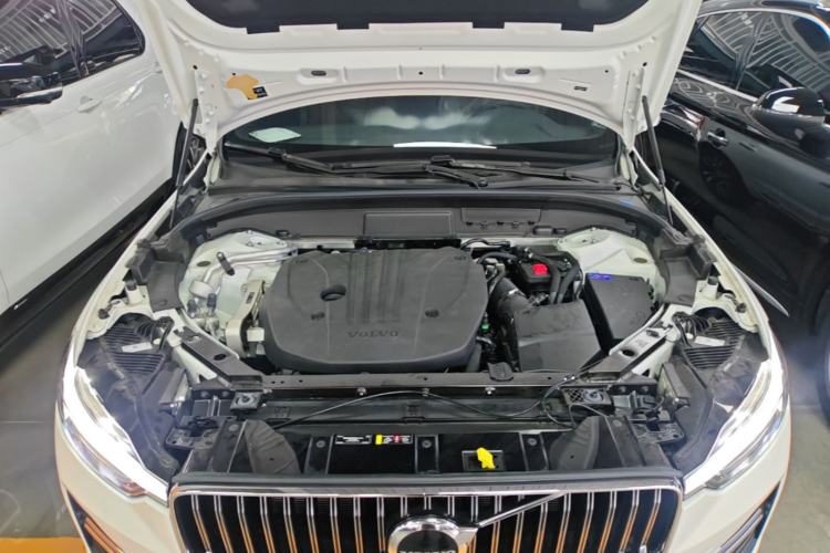 Used Volvo XC60 2025 B5 4x4 Smart Luxury Edition Engine Bay