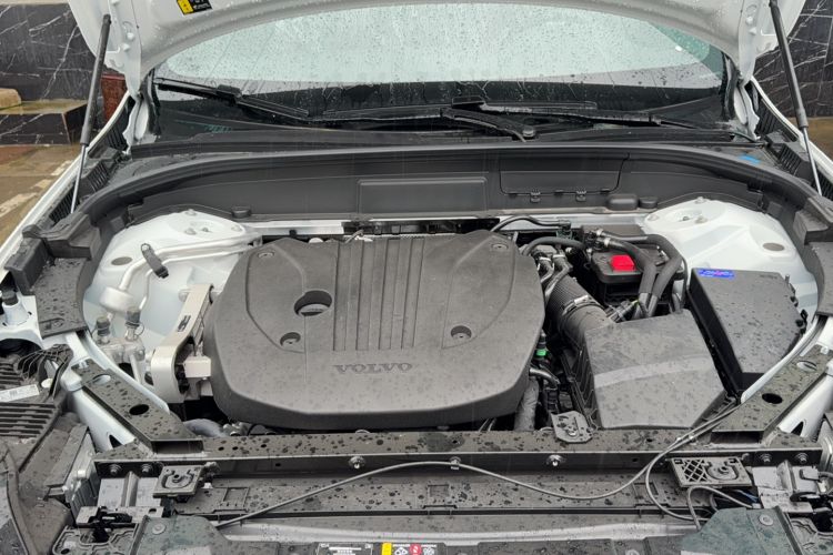 Used Volvo XC60 2025 B5 Four-Wheel Drive Smart & Advanced Luxury Edition Engine Bay