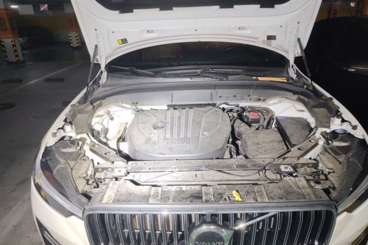 Used Volvo XC60 2025 B5 4x4 Smart Luxury Edition Engine Bay