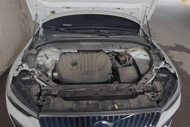 Used Volvo XC60 2025 B5 4x4 Smart Luxury Edition Engine Bay