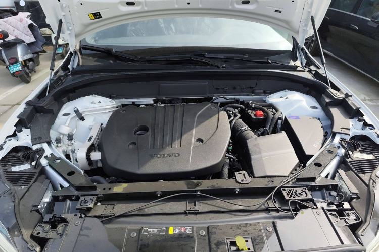 Used Volvo XC60 2025 B5 Four-Wheel Drive Smart & Advanced Luxury Edition Engine Bay