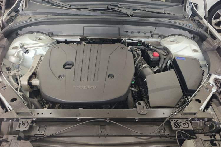 Used Volvo XC60 2025 B5 4x4 Smart Luxury Edition Engine Bay