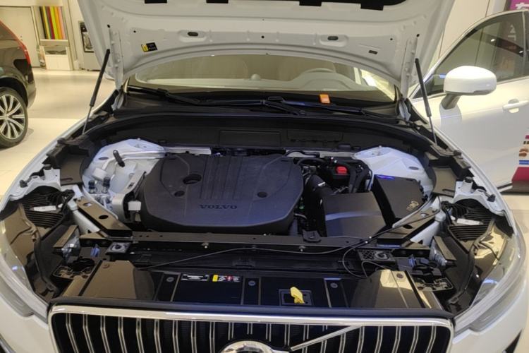 Used Volvo XC60 2025 B5 4x4 Smart Luxury Edition Engine Bay