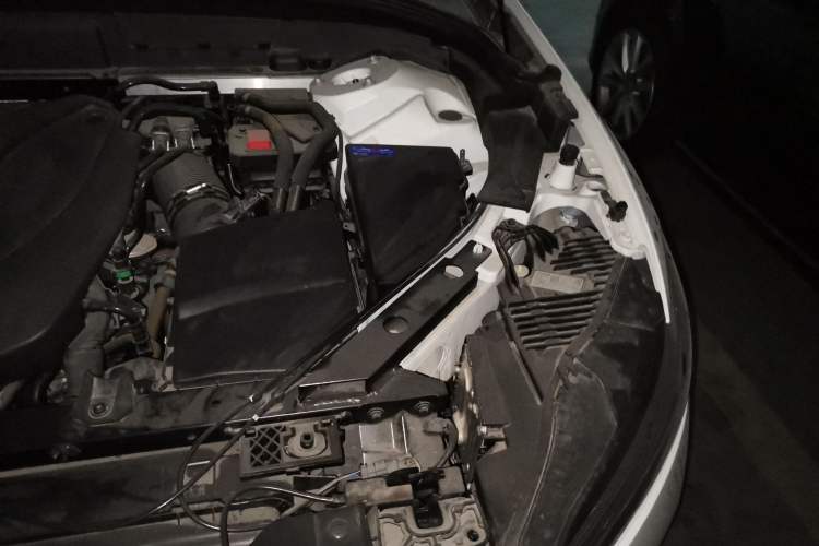 Used Volvo XC60 2025 B5 4x4 Smart Luxury Edition Engine Bay Left