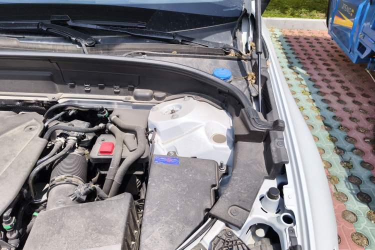 Used Volvo XC60 2025 B5 4x4 Smart Luxury Edition Engine Bay Left