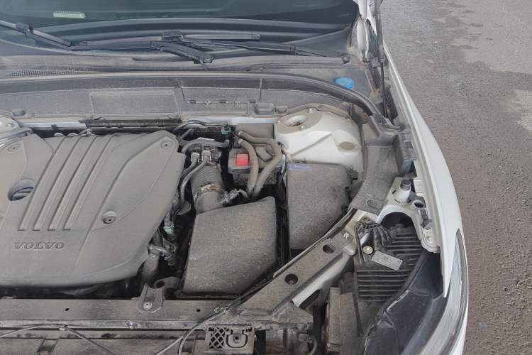 Used Volvo XC60 2025 B5 4x4 Smart Luxury Edition Engine Bay Left