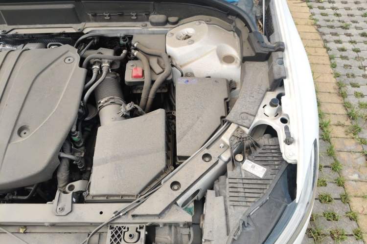 Used Volvo XC60 2025 B5 4x4 Smart Luxury Edition Engine Bay Left