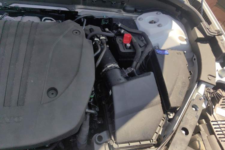 Used Volvo XC60 2025 B5 Four-Wheel Drive Smart & Advanced Luxury Edition Engine Bay Left