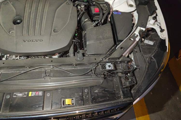 Used Volvo XC60 2025 B5 Four-Wheel Drive Smart & Advanced Luxury Edition Engine Bay Left