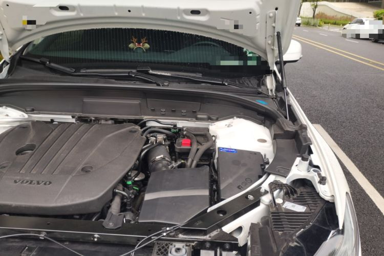 Used Volvo XC60 2025 B5 4x4 Smart Luxury Edition Engine Bay Left
