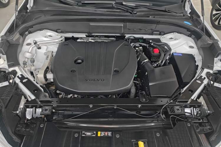 Used Volvo XC60 2025 B5 4x4 Smart Luxury Edition Engine Bay