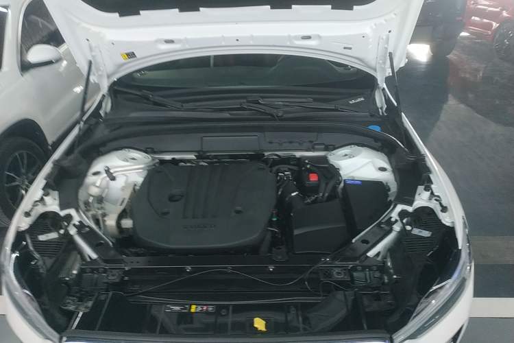 Used Volvo XC60 2025 B5 Four-Wheel Drive Smart & Advanced Luxury Edition Engine Bay