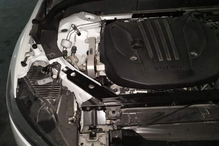 Used Volvo XC60 2025 B5 4x4 Smart Luxury Edition Engine Bay Right