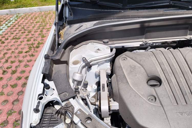Used Volvo XC60 2025 B5 4x4 Smart Luxury Edition Engine Bay Right
