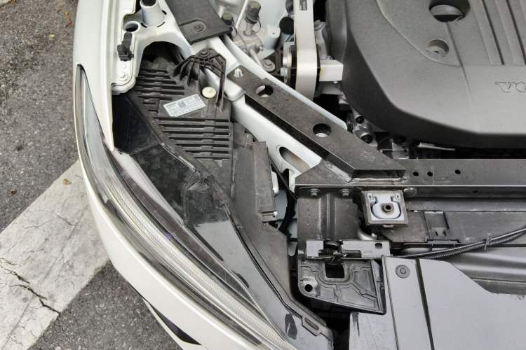 Used Volvo XC60 2025 B5 Four-Wheel Drive Smart & Advanced Luxury Edition Engine Bay Right