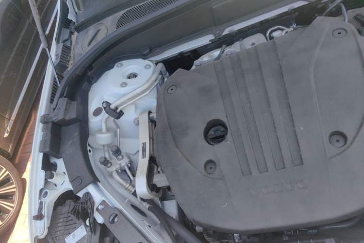 Used Volvo XC60 2025 B5 Four-Wheel Drive Smart & Advanced Luxury Edition Engine Bay Right